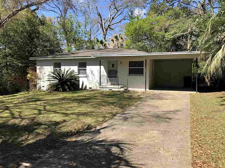 2404 Surrey St — Photo 1