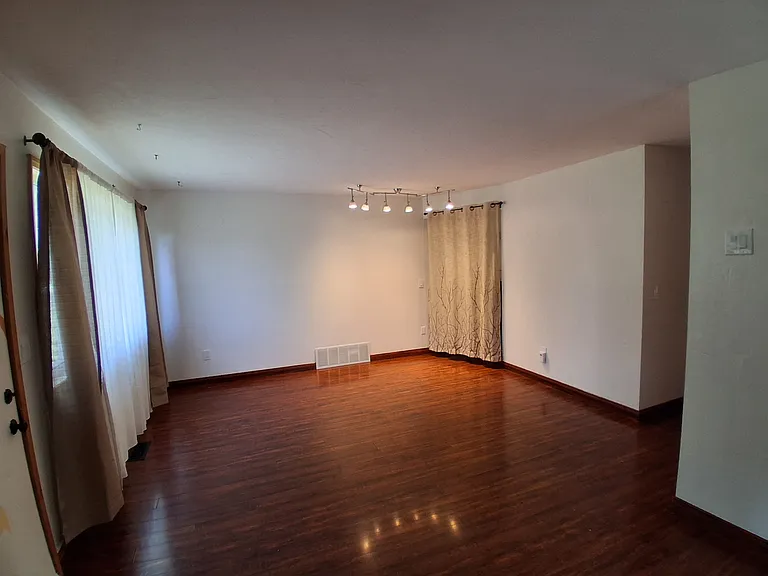 435 Mount Ave — Photo 6