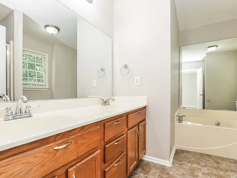 6819 Salem Quarter Rd — Photo 13