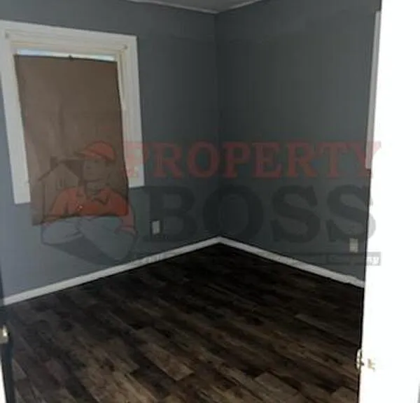 934 Henry St — Photo 6