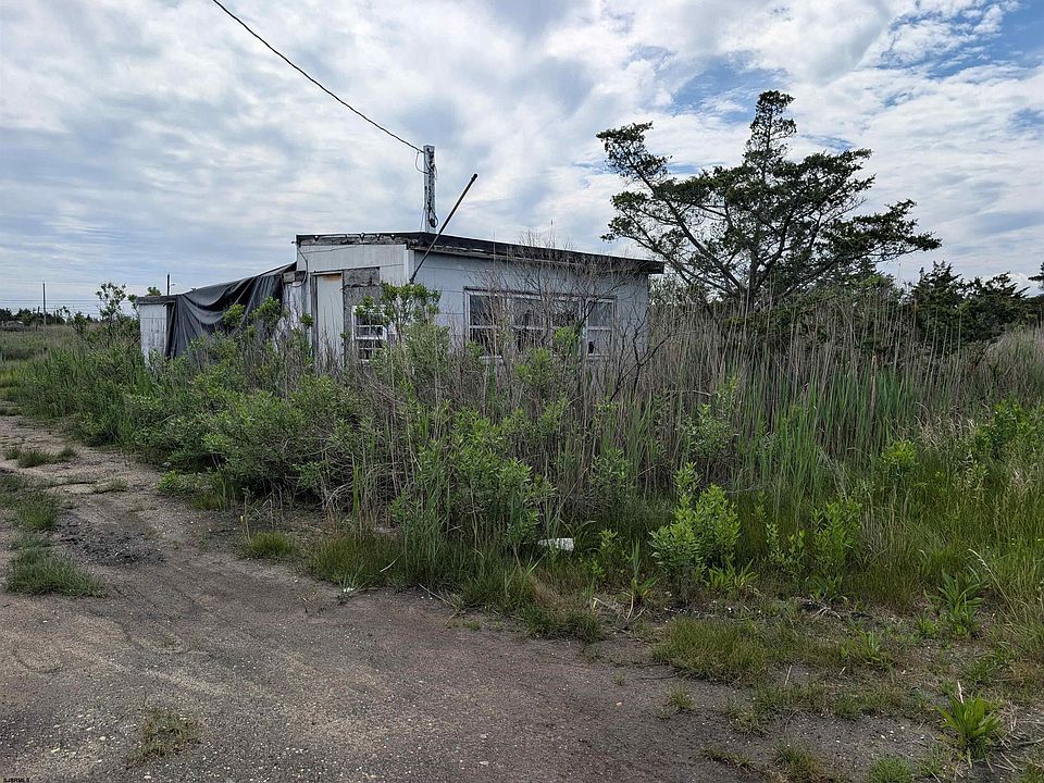 1st image of 323 E Bayview Ave