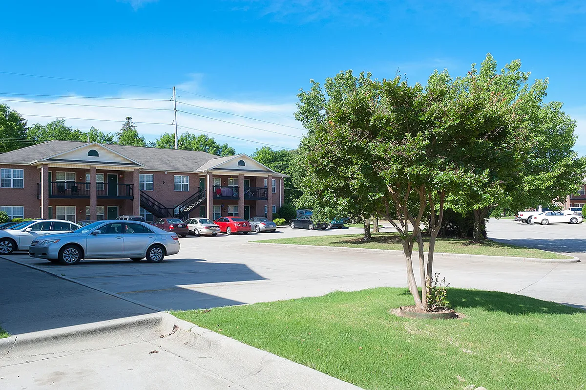 Building Photo - Oak Parc Apartments