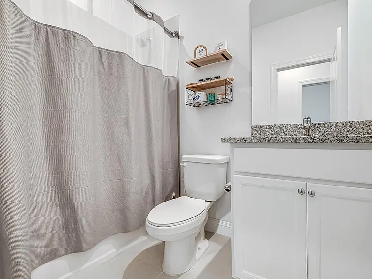 930 SW Prairie Ave — Photo 54