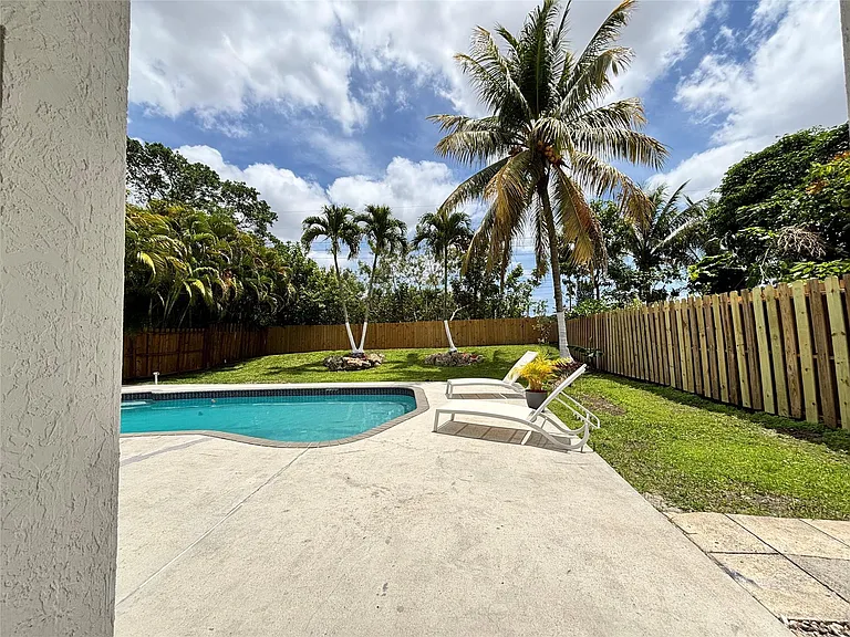 2990 NW 68th Ave — Photo 39