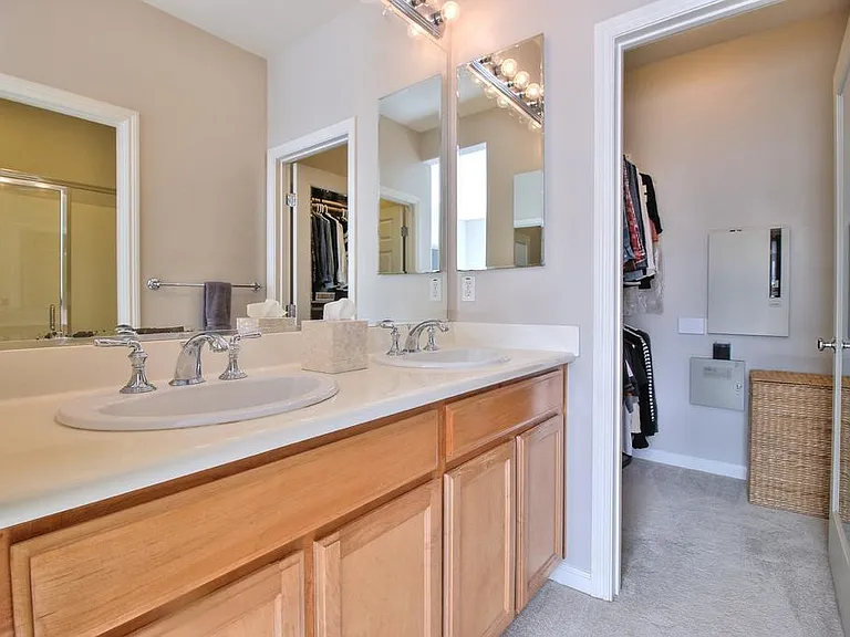 Dual vanity and walk in closet in master