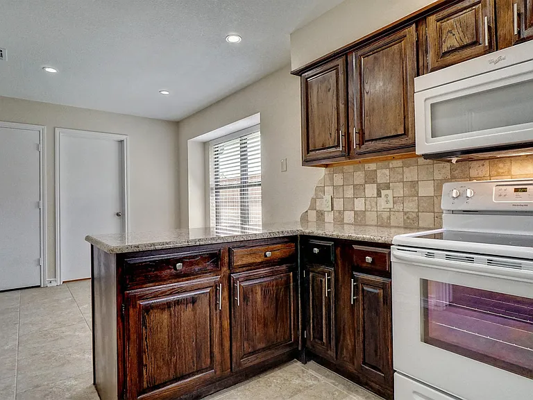 753 Eagle Dr — Photo 11