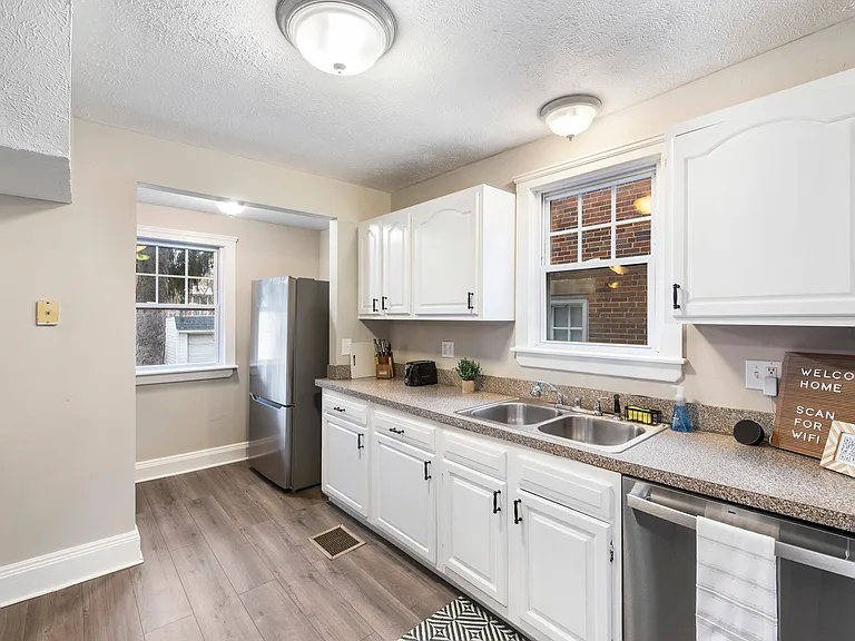3271 Yorkshire Rd — Photo 40