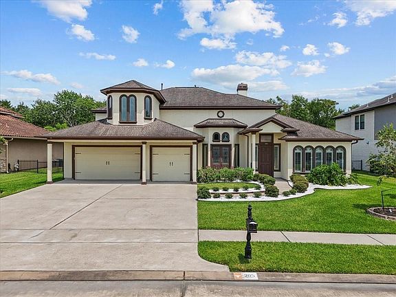 2nd image of 205 Del Monte Dr