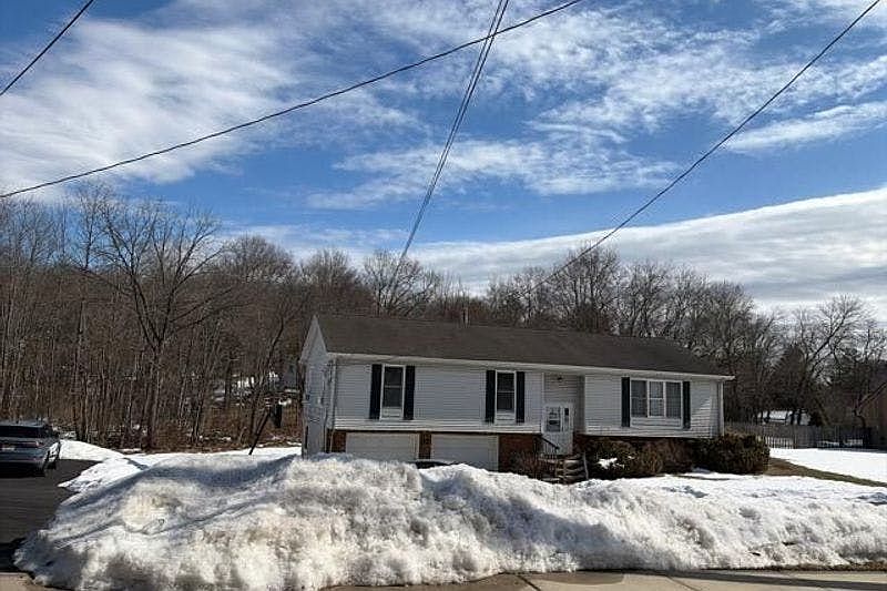 2nd image of 64 Reeve Ave