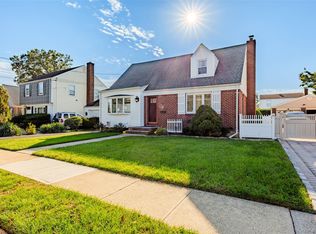 329 Andrews Road, Mineola, NY 11501