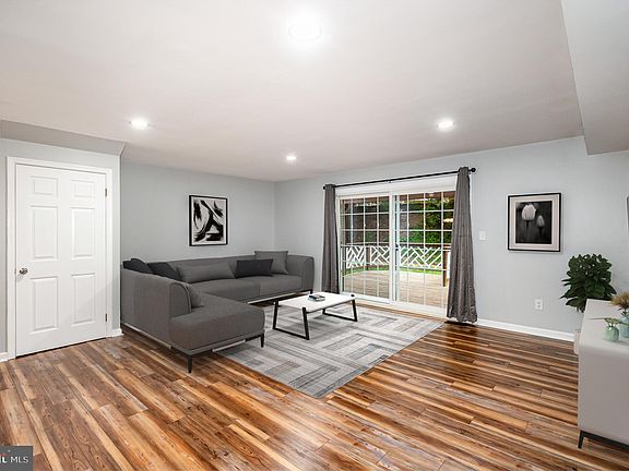 5th image of 308 High Knob Ln