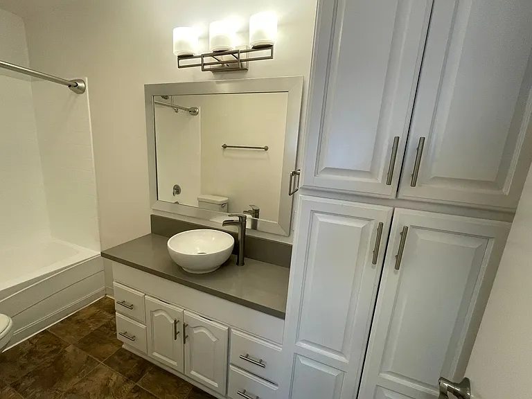 11645 Gorham Ave — Photo 21
