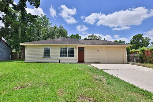9026 Lake Forest Blvd Photo 1