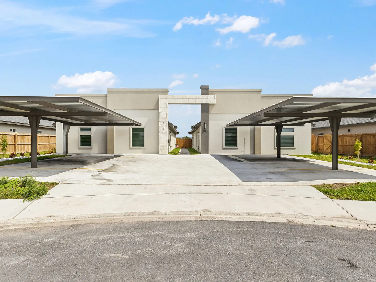 1802 West Violet Drive - 2:BACK 3/2 — Photo 1