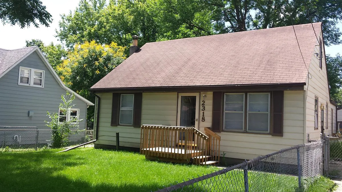 3 bed, 1200 sqft, $1,450 — Photo 1