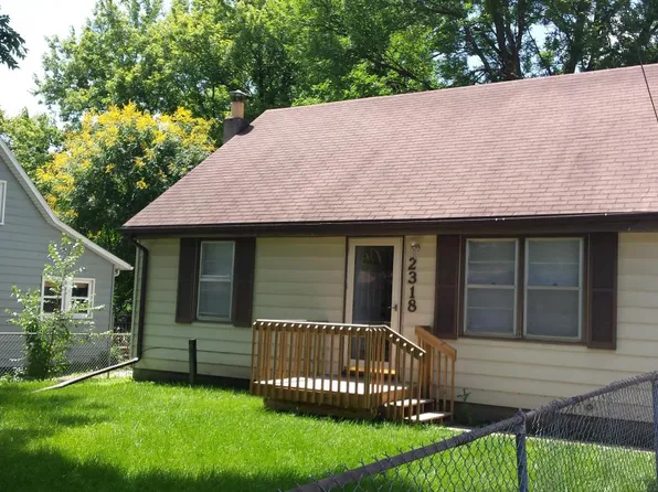 2318 E 39th St, Des Moines, IA 50317