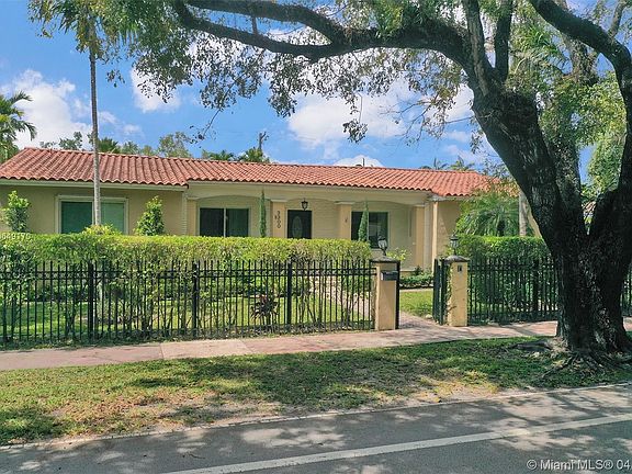 3rd image of 2300 Alhambra Cir