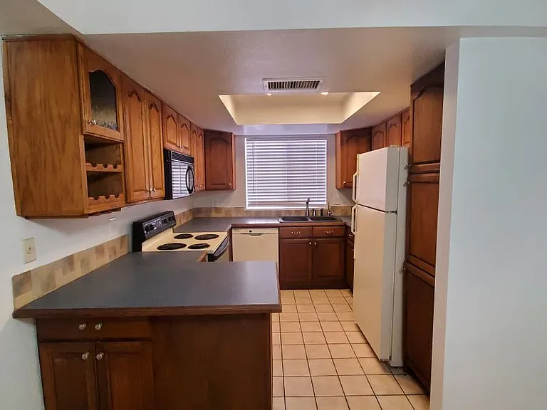 839 S Westwood St #180 — Photo 13