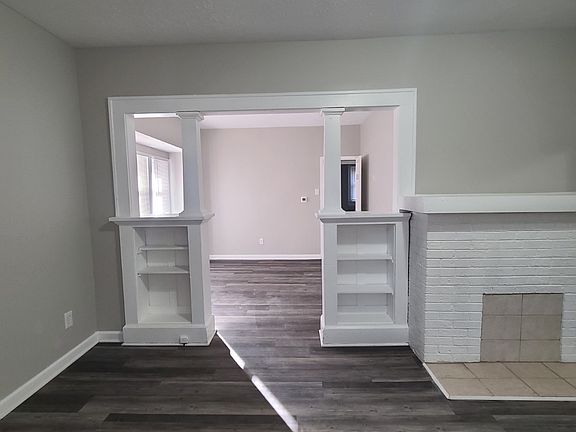 3rd image of 321 W 40th St