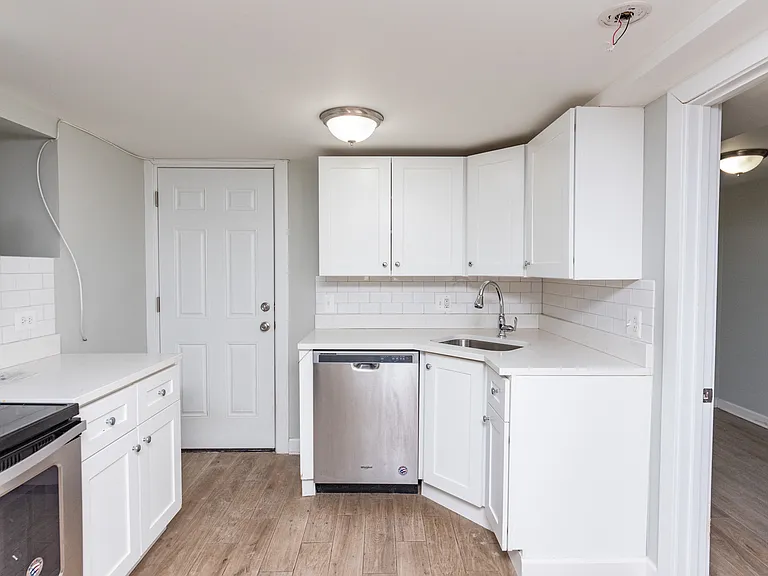 1431 W Flournoy St #G — Photo 5