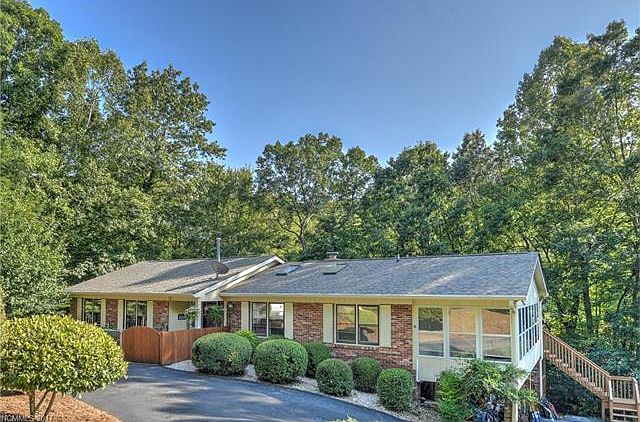 1st image of 437 Deerhaven Ln