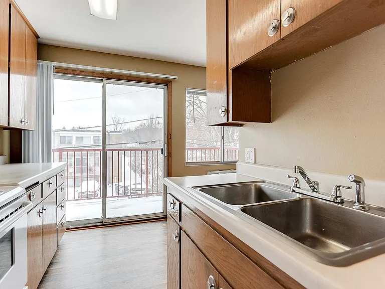 Rivercliff Apartments — Photo 17