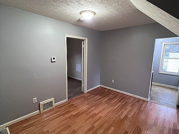 3rd image of 1751 Issaquah St
