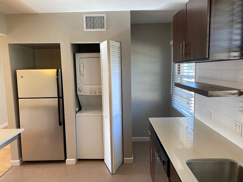 1st image of 1406 Elkgrove Cir #4