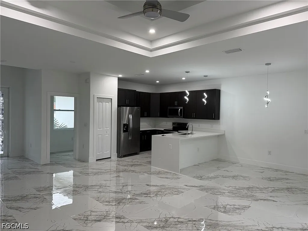 3 bed, 2.0 bath, 1498 sqft, $2,000 — Photo 3
