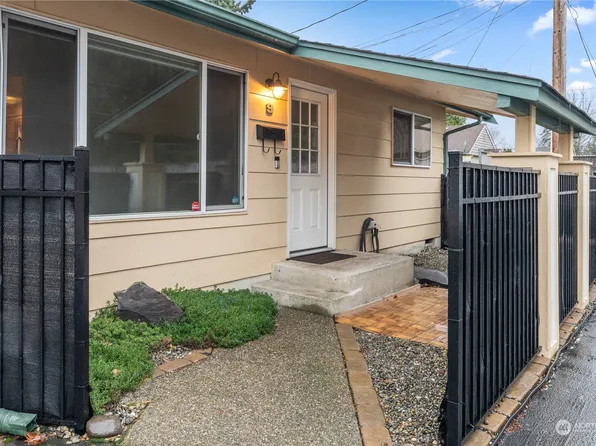 1121 W Stewart Avenue #C-3, Puyallup, WA 98371