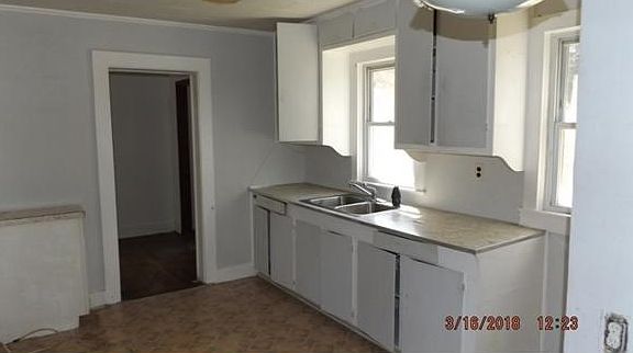 4th image of 3809 Summit Dr