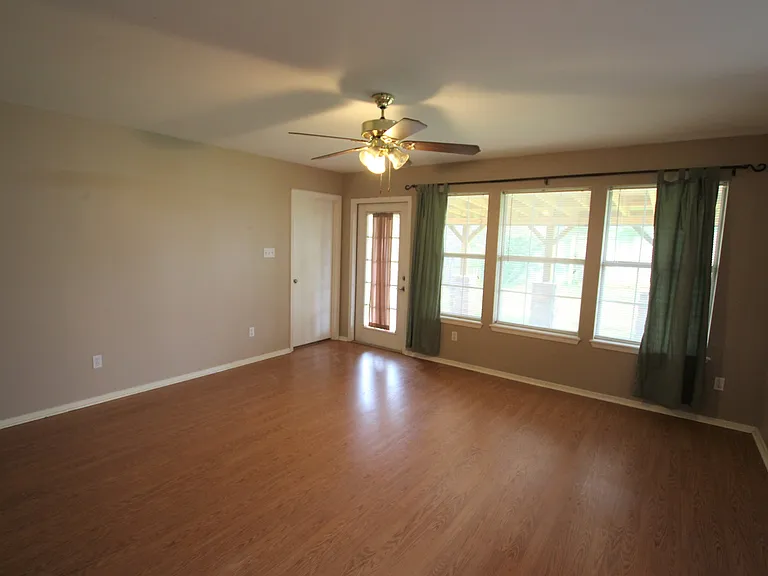 447 Redbud Cir — Photo 5