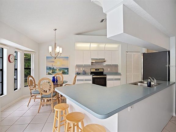 3rd image of 306 Capatola St