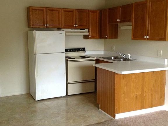 3rd image of 3209 Summer Pl APT 10