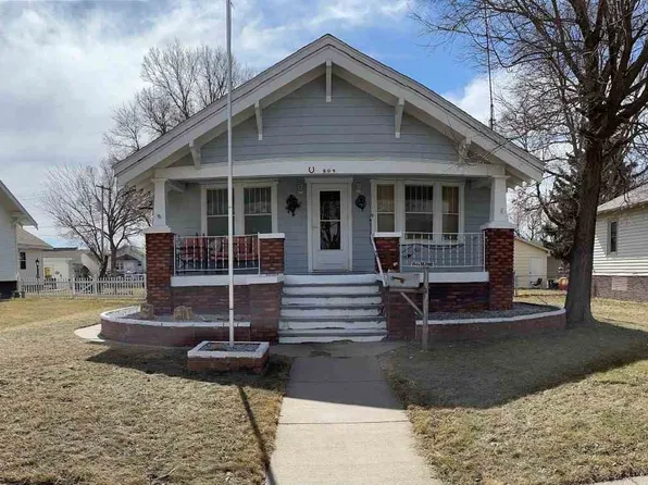 609 E 8th St, Cozad, NE 69130