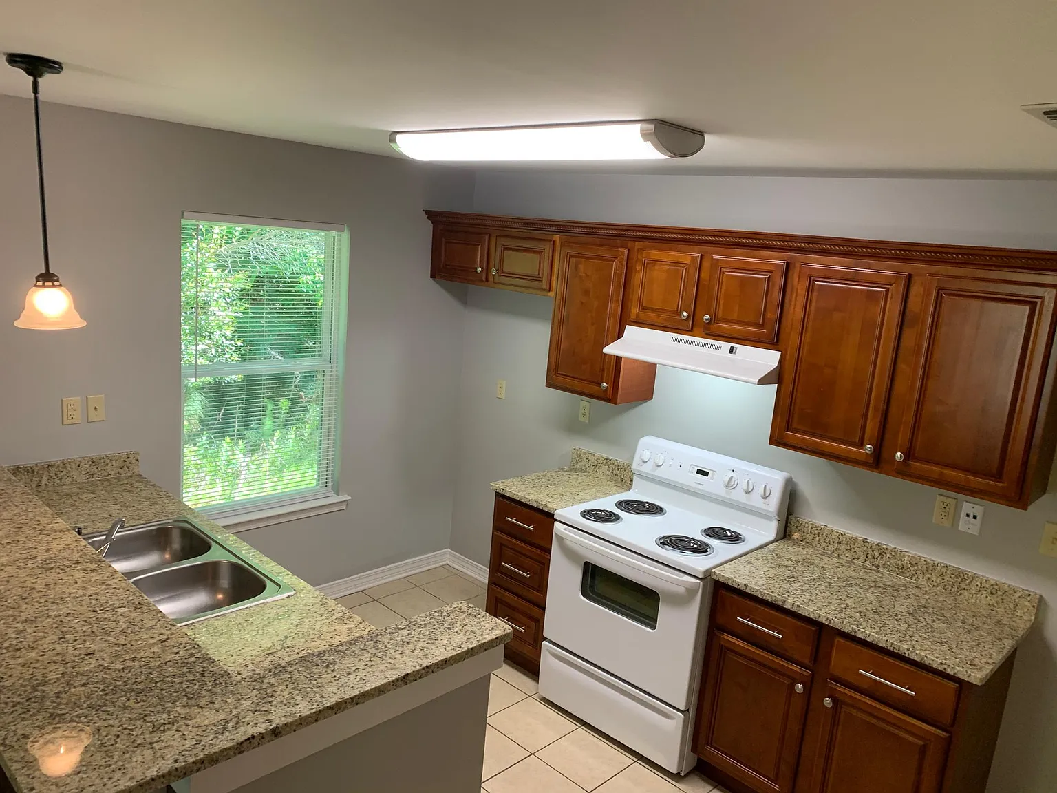 3 bed, 1022 sqft, $1,200 — Photo 2