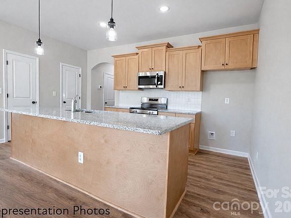 3rd image of 5953 Wallace Ave