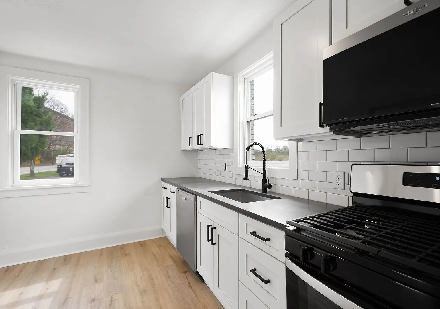Available Early September!! Highly Desirable & Spacious 2-Bedroom End Unit In Dormont! — Photo 3