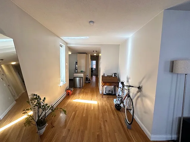 2 bed, 1000 sqft, $4,000 — Photo 4
