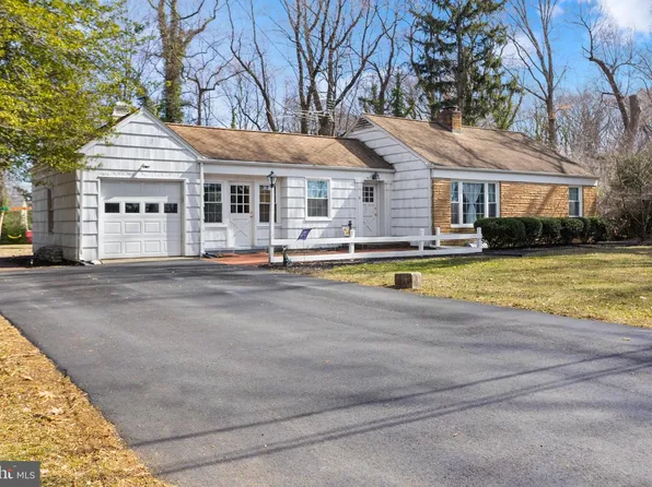 9 Woodland Rd, Bordentown, NJ 08505