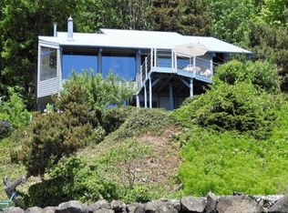 28711 Manzanita Beach Rd SW, Vashon, WA 98070
