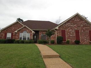 371 Kings Ridge Cir, Brandon, MS 39047