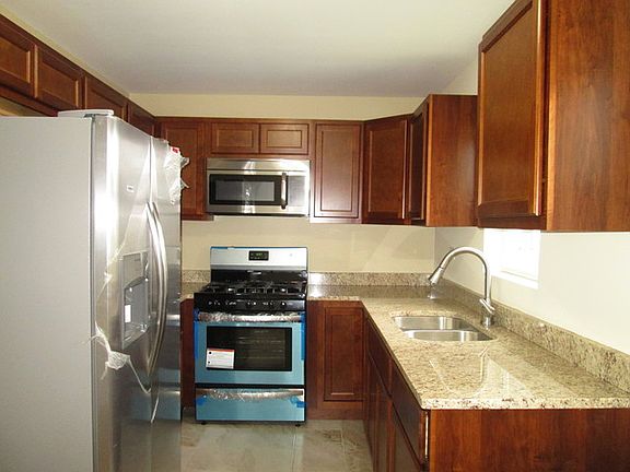 3rd image of 2846 N Pine St