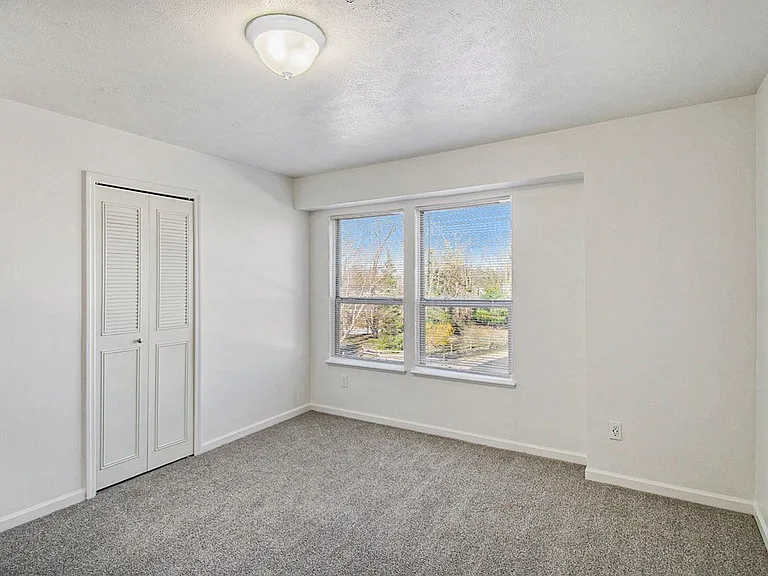 Brentwood Park Apartments — Photo 25