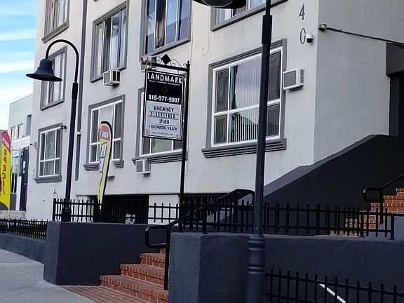 2nd image of 340 S Kenmore Ave APT 215