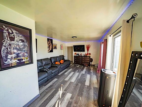 3rd image of 7513 Pivot St