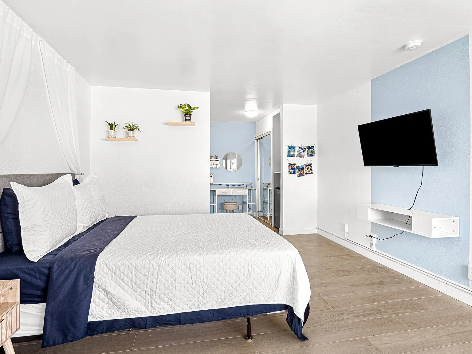 Studio, 400 sqft, $1,400 — Photo 2