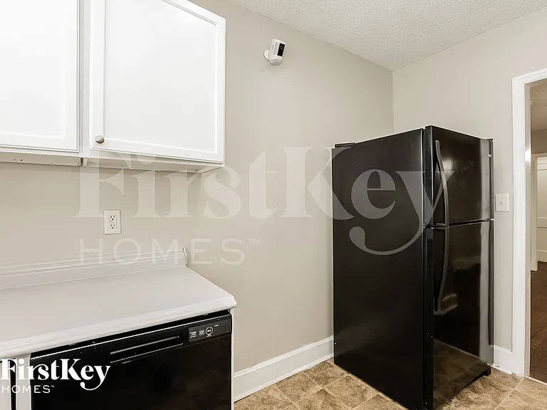 1731 N Olympian Way SW — Photo 9
