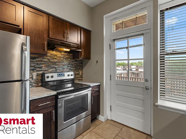 2161 Thurman Ave — Photo 1