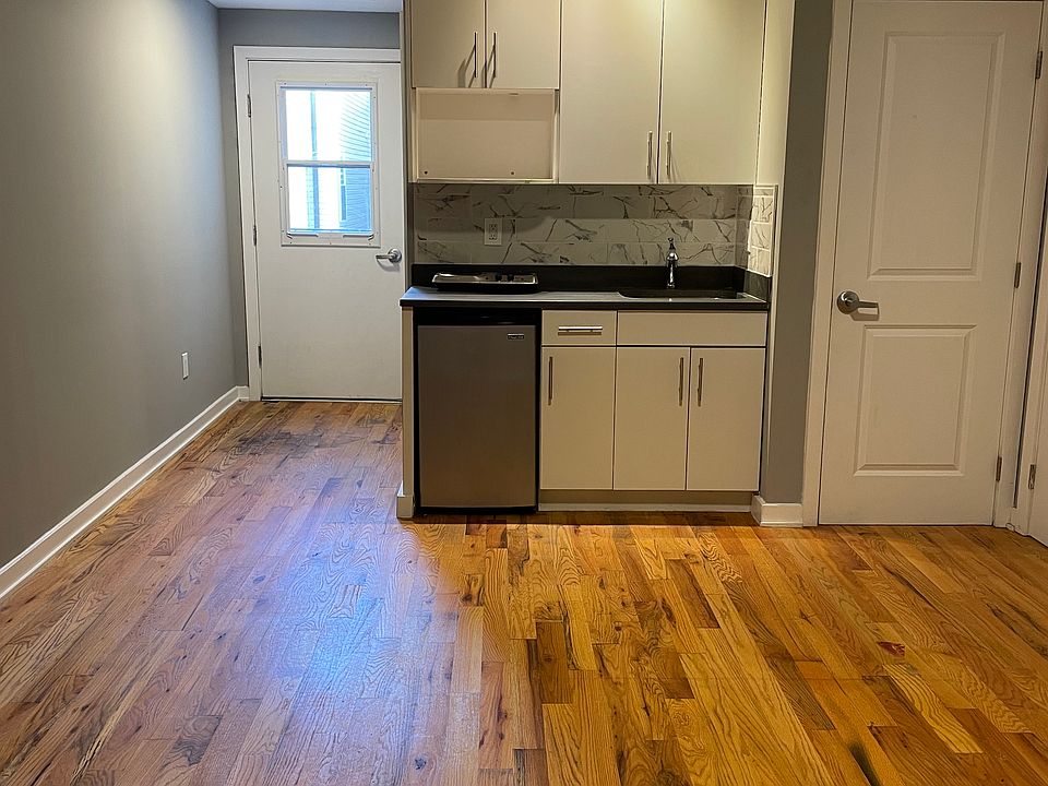 1st image of 533 N Budd St APT 3